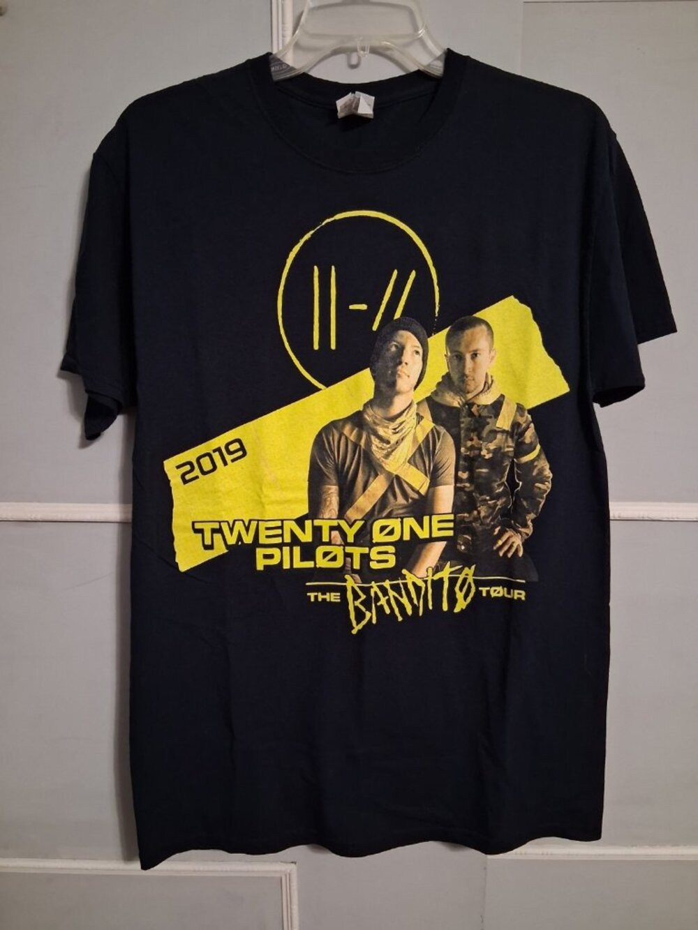 Twenty One Pilots The Bandit Tour 2019 Black T-Shirt Size M Fruit of the Loom